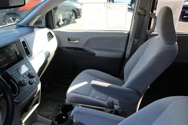 2017 Toyota Sienna LE 8 Passenger