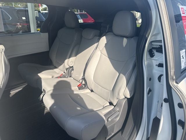 2026 Toyota SIENNA XLE XLE 8 Passenger
