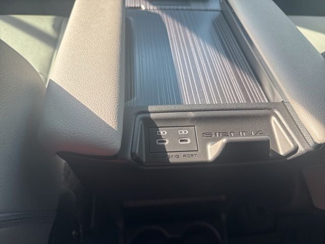 2026 Toyota SIENNA XLE XLE 8 Passenger