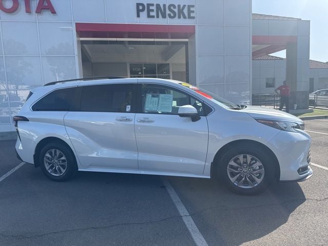 2026 Toyota SIENNA XLE XLE 8 Passenger