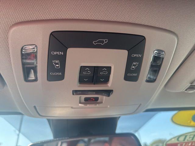 2026 Toyota SIENNA XLE XLE 8 Passenger