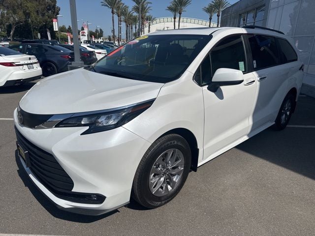 2026 Toyota SIENNA XLE XLE 8 Passenger