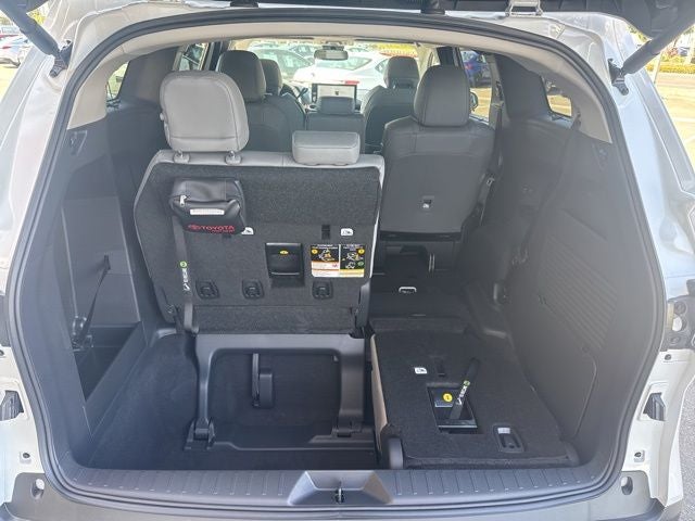 2026 Toyota SIENNA XLE XLE 8 Passenger