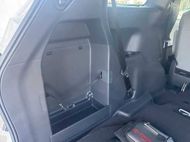 2026 Toyota SIENNA XLE XLE 8 Passenger