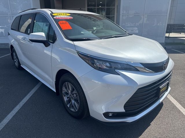 2026 Toyota SIENNA XLE XLE 8 Passenger