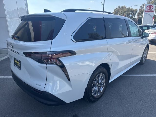 2026 Toyota SIENNA XLE XLE 8 Passenger