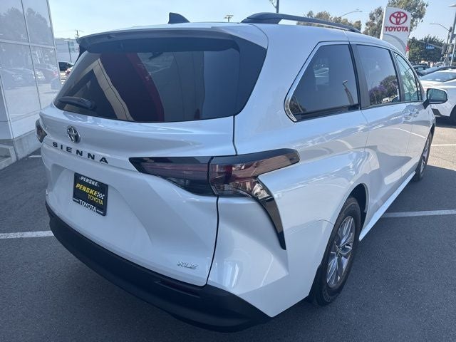2026 Toyota SIENNA XLE XLE 8 Passenger