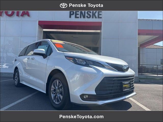 2026 Toyota SIENNA XLE XLE 8 Passenger
