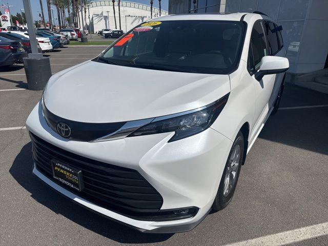 2026 Toyota SIENNA XLE XLE 8 Passenger