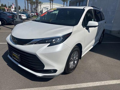 2026 Toyota SIENNA XLE XLE 8 Passenger