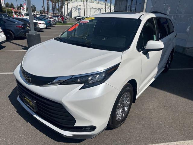 2026 Toyota SIENNA XLE XLE 8 Passenger