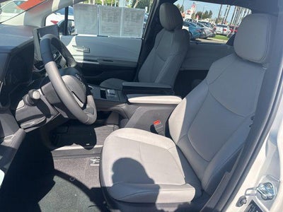 2026 Toyota SIENNA XLE XLE 8 Passenger