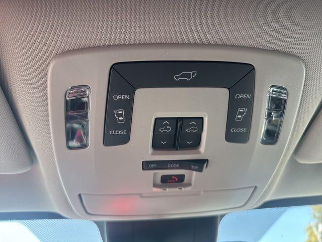 2026 Toyota SIENNA XLE XLE 8 Passenger