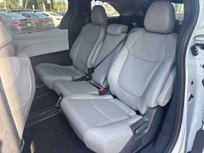 2026 Toyota SIENNA XLE XLE 8 Passenger