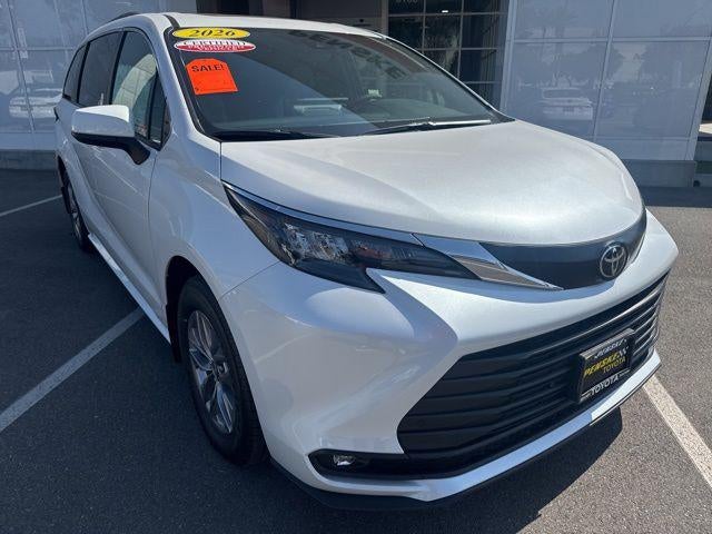 2026 Toyota SIENNA XLE XLE 8 Passenger
