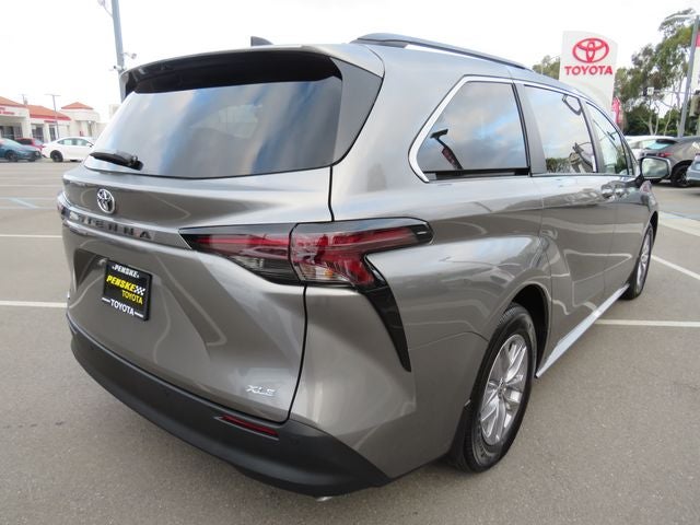 2026 Toyota SIENNA XLE XLE 8 Passenger