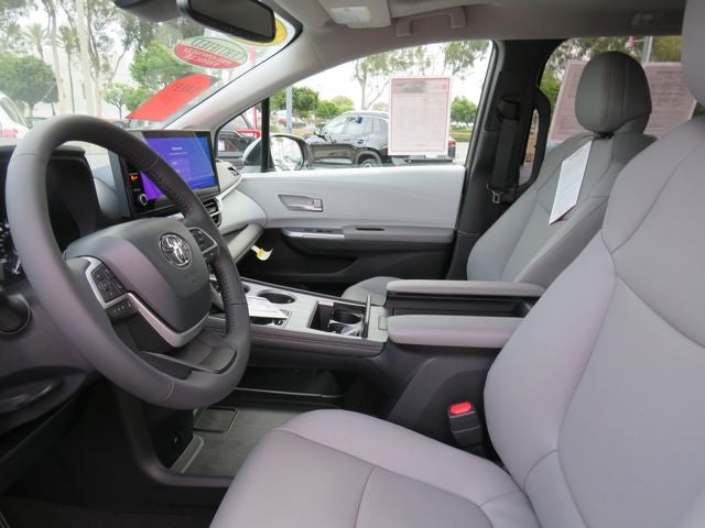2026 Toyota SIENNA XLE XLE 8 Passenger