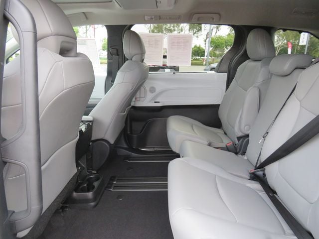 2026 Toyota SIENNA XLE XLE 8 Passenger