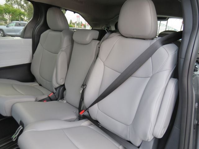 2026 Toyota SIENNA XLE XLE 8 Passenger