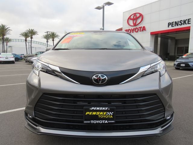 2026 Toyota SIENNA XLE XLE 8 Passenger