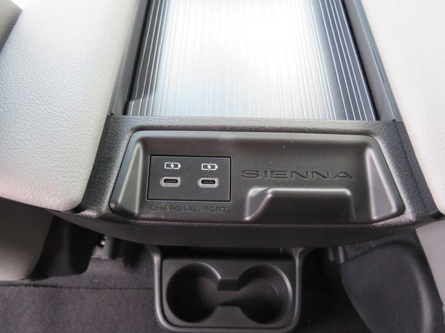 2026 Toyota SIENNA XLE XLE 8 Passenger