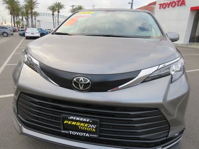 2026 Toyota SIENNA XLE XLE 8 Passenger