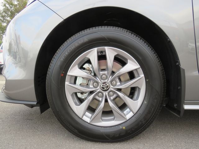 2026 Toyota SIENNA XLE XLE 8 Passenger