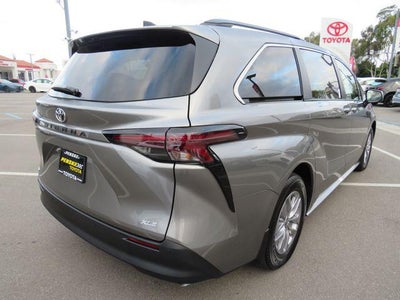 2026 Toyota SIENNA XLE XLE 8 Passenger
