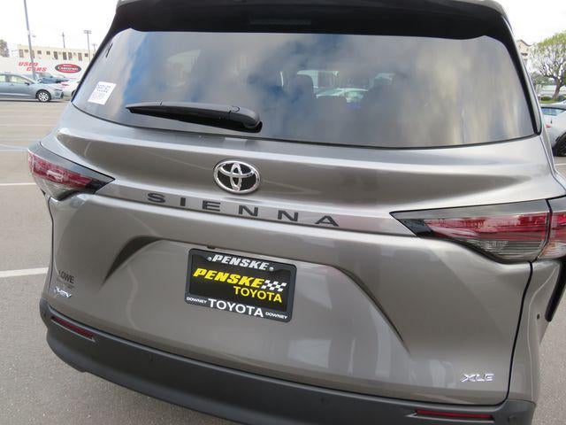 2026 Toyota SIENNA XLE XLE 8 Passenger