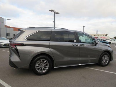 2026 Toyota SIENNA XLE XLE 8 Passenger