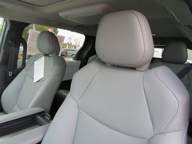 2026 Toyota SIENNA XLE XLE 8 Passenger