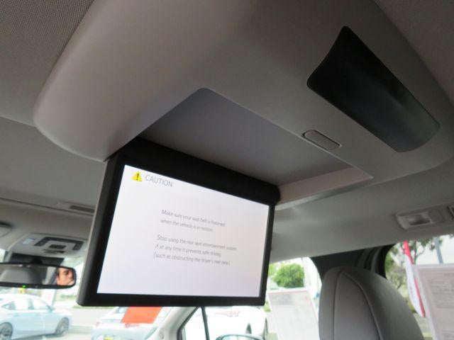 2026 Toyota SIENNA XLE XLE 8 Passenger