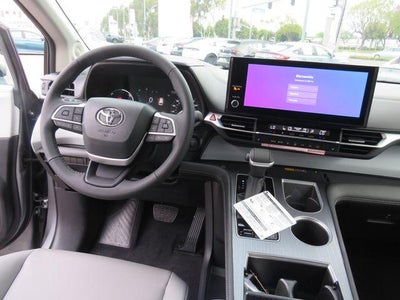 2026 Toyota SIENNA XLE XLE 8 Passenger