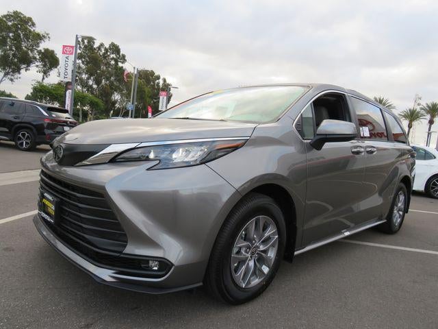 2026 Toyota SIENNA XLE XLE 8 Passenger