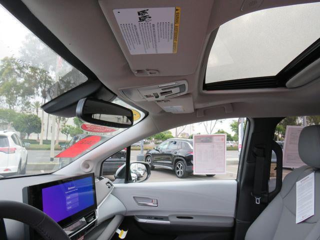 2026 Toyota SIENNA XLE XLE 8 Passenger