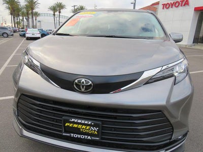 2026 Toyota SIENNA XLE XLE 8 Passenger