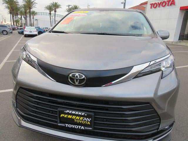 2026 Toyota SIENNA XLE XLE 8 Passenger