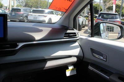 2026 Toyota Sienna XLE 8 Passenger
