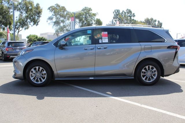 2026 Toyota Sienna XLE 8 Passenger