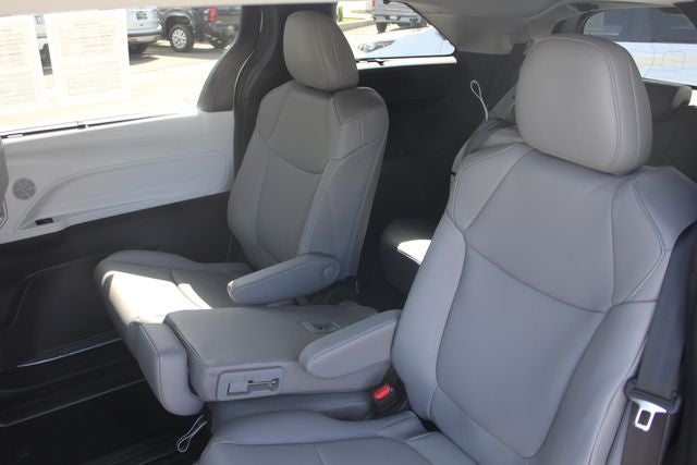 2026 Toyota Sienna XLE 8 Passenger