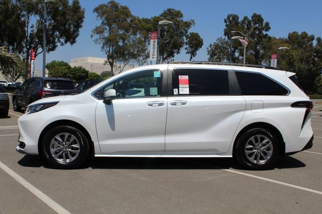 2026 Toyota Sienna XLE 7 Passenger
