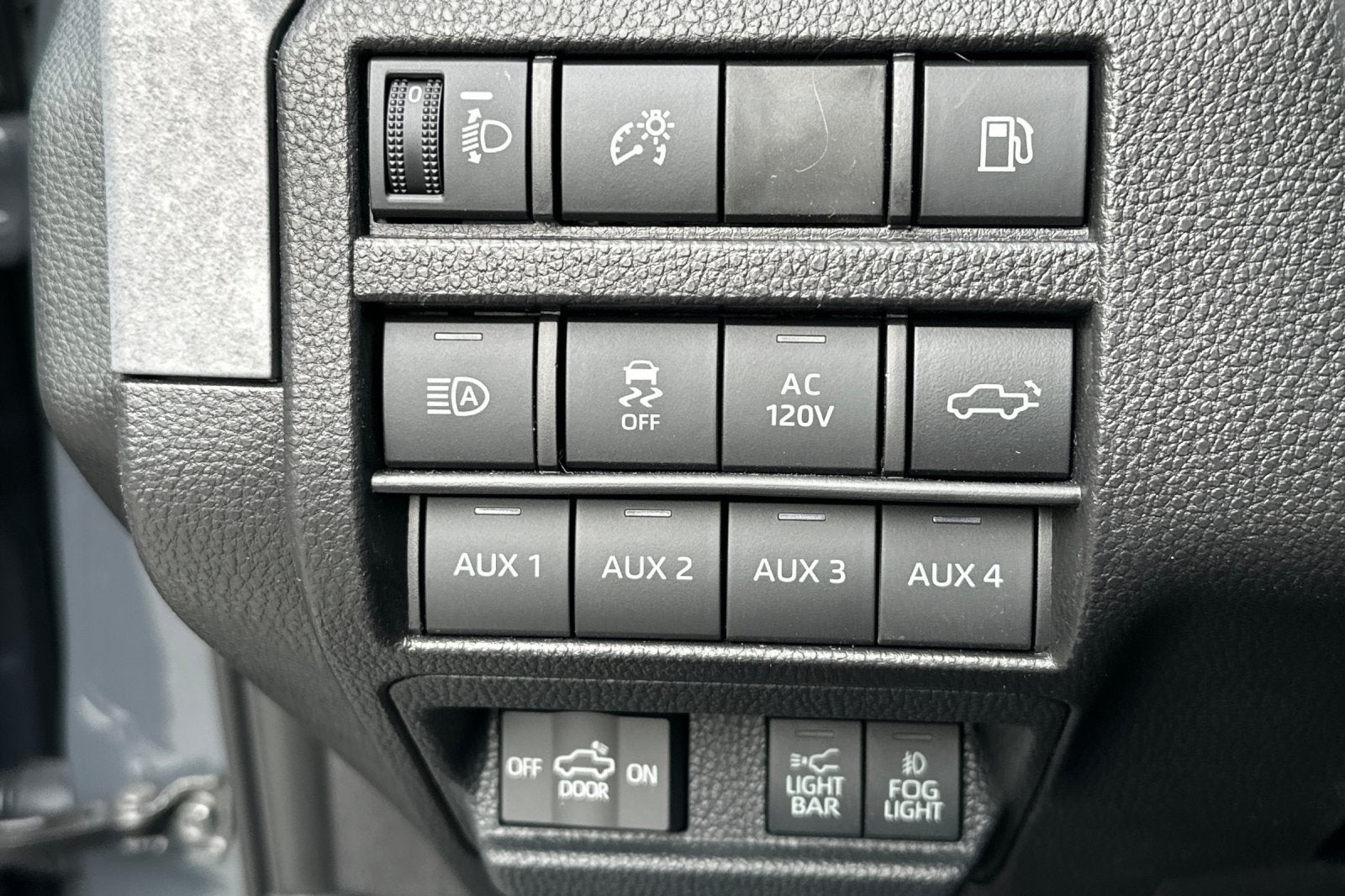 2026 Toyota Tacoma i-FORCE MAX Trailhunter