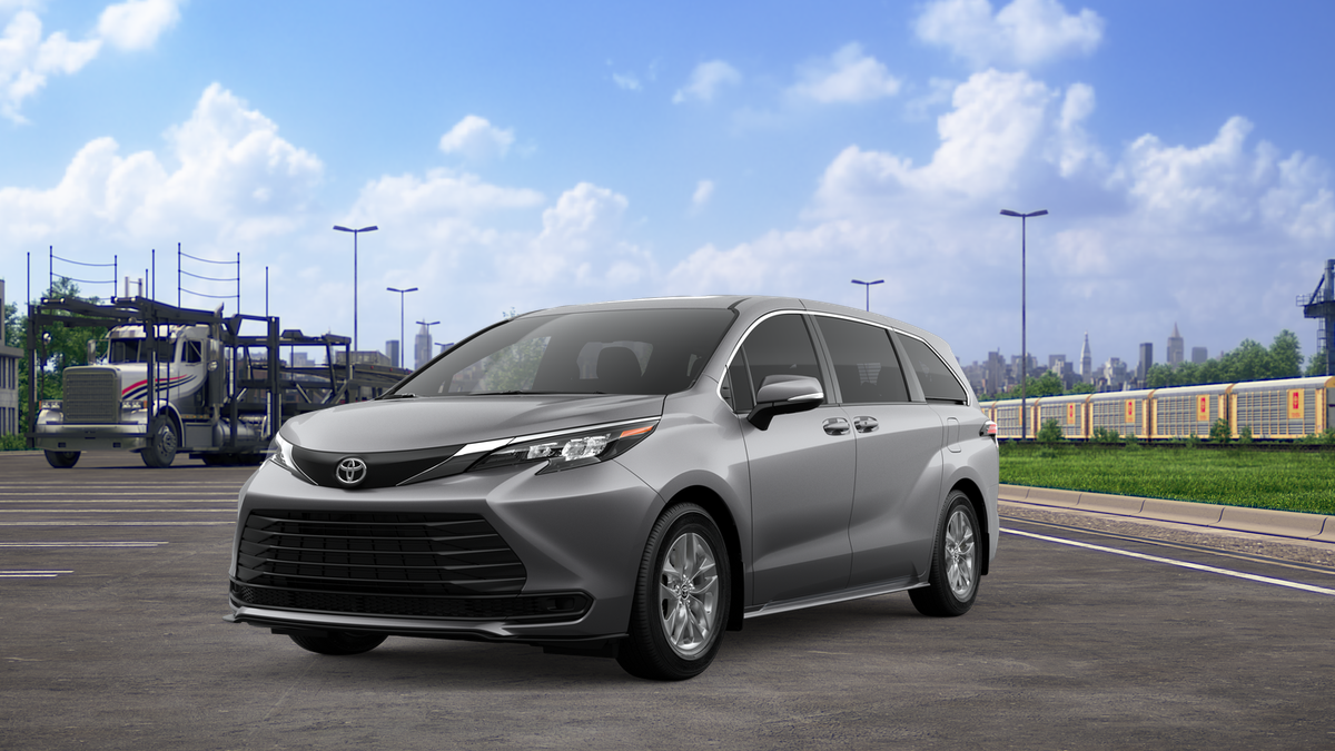 2026 Toyota Sienna LE 8-Passenger Hybrid FWD's photo